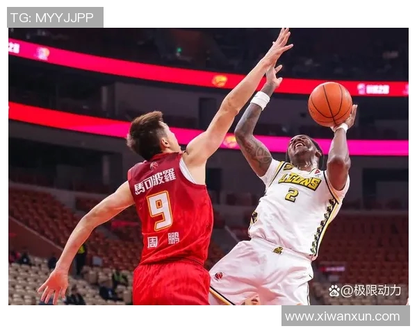 CBA赛场激战广东队对决深圳队决胜时刻谁能笑到最后